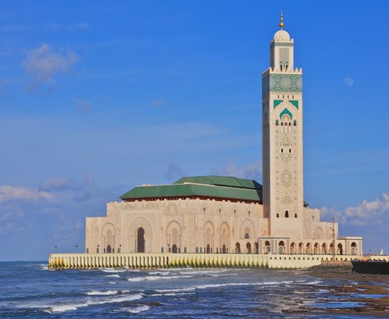Mezquita Hassan II junto al Atlántico en Casablanca