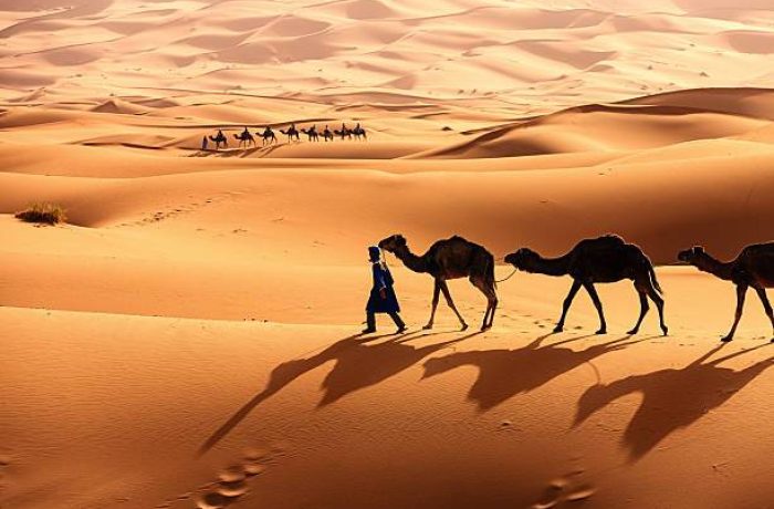 Dunas del desierto del Sahara cerca de Merzouga